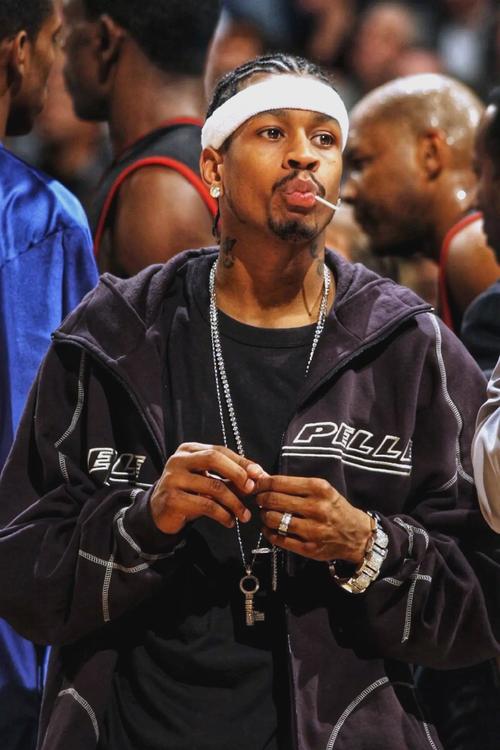 孙兴慜德转身价下跌300万欧，最新身价为1700万欧（德转更新：孙兴慜身价降至1700万欧，较此前下跌300万欧）