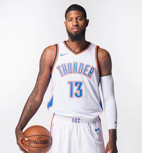 砸地头球破门，梅西打进职业生涯的第896球（头球砸地入网，梅西收获生涯第896球）