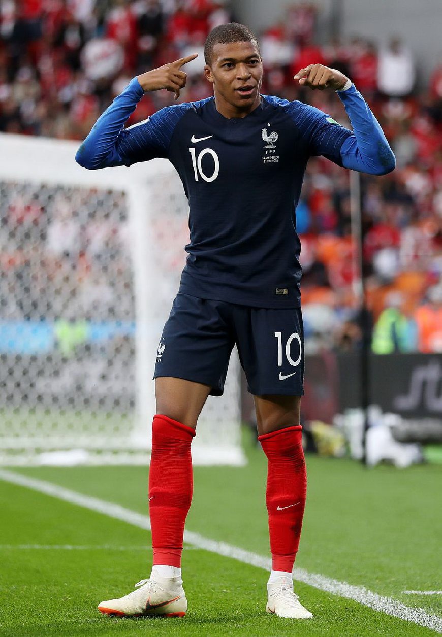 英博祝贺国安足协杯夺冠：衷心祝愿国安在新的征程上续写辉煌（英博恭贺国安问鼎足协杯，盼新征程再写辉煌）