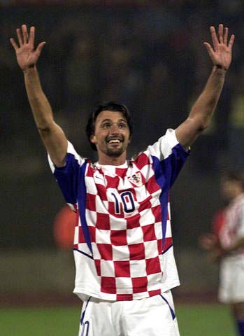 里程碑，国安后卫何宇鹏已在中超出战100场（中超百场达成 国安后卫何宇鹏迎职业里程碑）