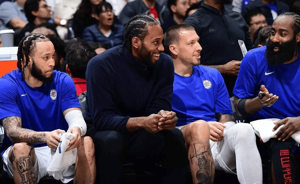 “苏超番外篇”，南京VS苏州足球对抗赛已有超5000人预约看球（苏超特别场：南京对苏州足球对决，预约观赛人数突破5000）