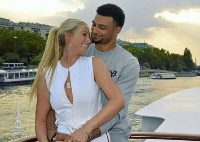 躺着进球，热那亚前锋科隆博在倒地情况下一脚完成破门（倒地一脚！热那亚前锋科隆博卧射破门）