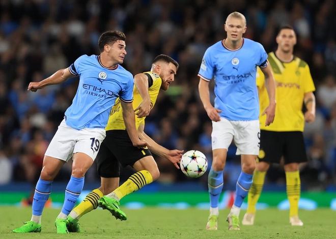 梅西曾被瓜迪奥拉安排踢陌生位置！他不断适应和学习，变得更强！（瓜帅曾让梅西改打陌生位置，他在适应与学习中愈发强大！）