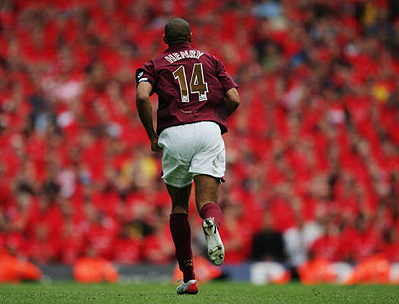 帕尔马官方：铃木彩艳成功接受手指骨折手术；据悉伤缺3个月（帕尔马通报：铃木彩艳手指骨折手术顺利，预计休战约三个月）