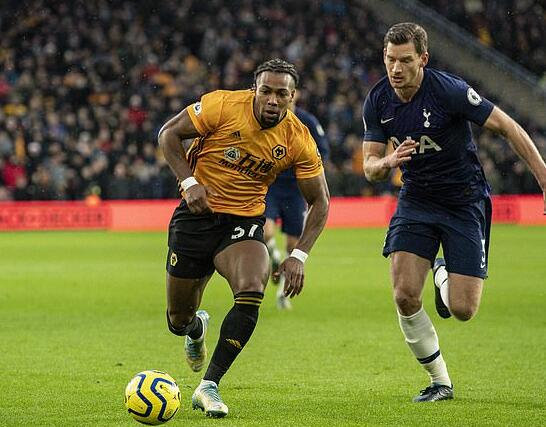 欧文突破防守造成杀伤球成功（欧文强突撕裂防线造犯规打成）