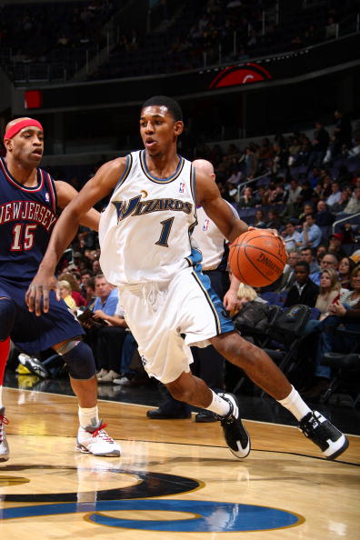 三分刚出手球迷就知道能进（三分一出手，球迷就知道要进了）