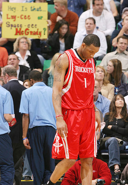 篮球火箭头号得分手连续两场低迷（火箭头号得分手连续两战状态低迷）