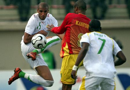 都体：凯利主动放弃休息日加紧恢复；卡瓦尔恢复进度稍慢一些（都体：凯利自愿放弃休息日全力康复；卡瓦尔恢复节奏偏慢）