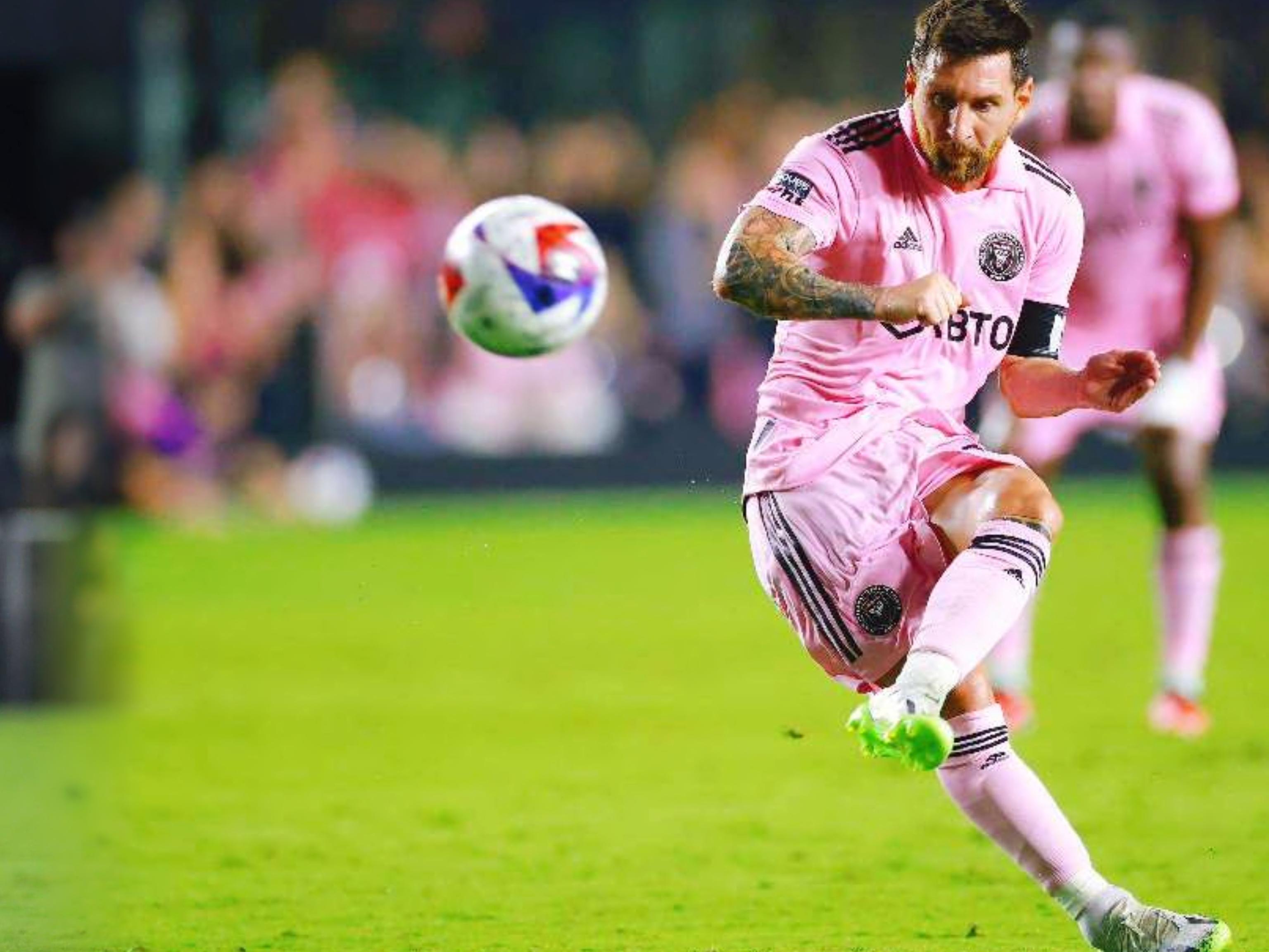 本赛季俱乐部双人组进球榜：凯恩+迪亚斯37球高居第一（本赛季俱乐部双人进球榜：凯恩与迪亚斯合计37球登顶）