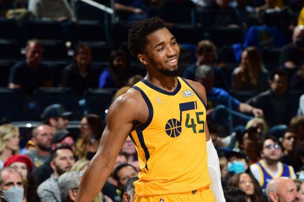 火箭哈登末节爆发连得15分（火箭球星哈登第四节火力全开连取15分）